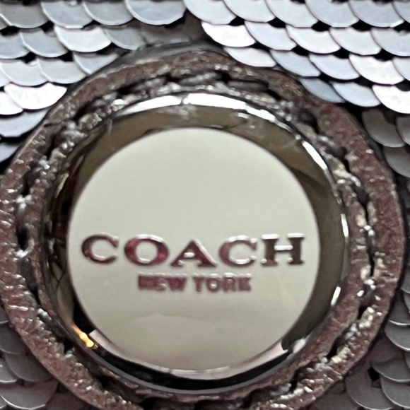 Vintage Coach bag, silver sequins, burgundy interior and patent leather hang tag - Picture 8 of 14